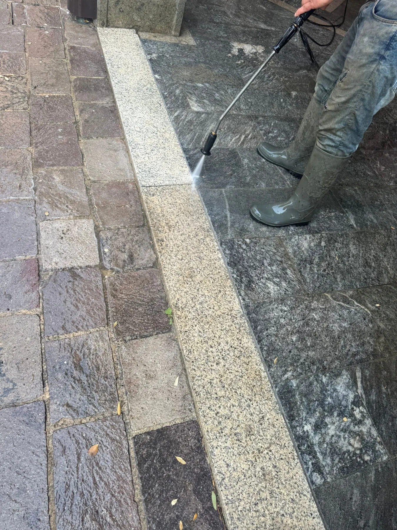 Idropulitura pavimenti